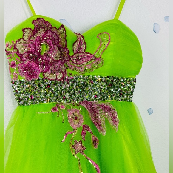 Dave & Johnny Lime Green Satin Dress - Picture 4 of 14